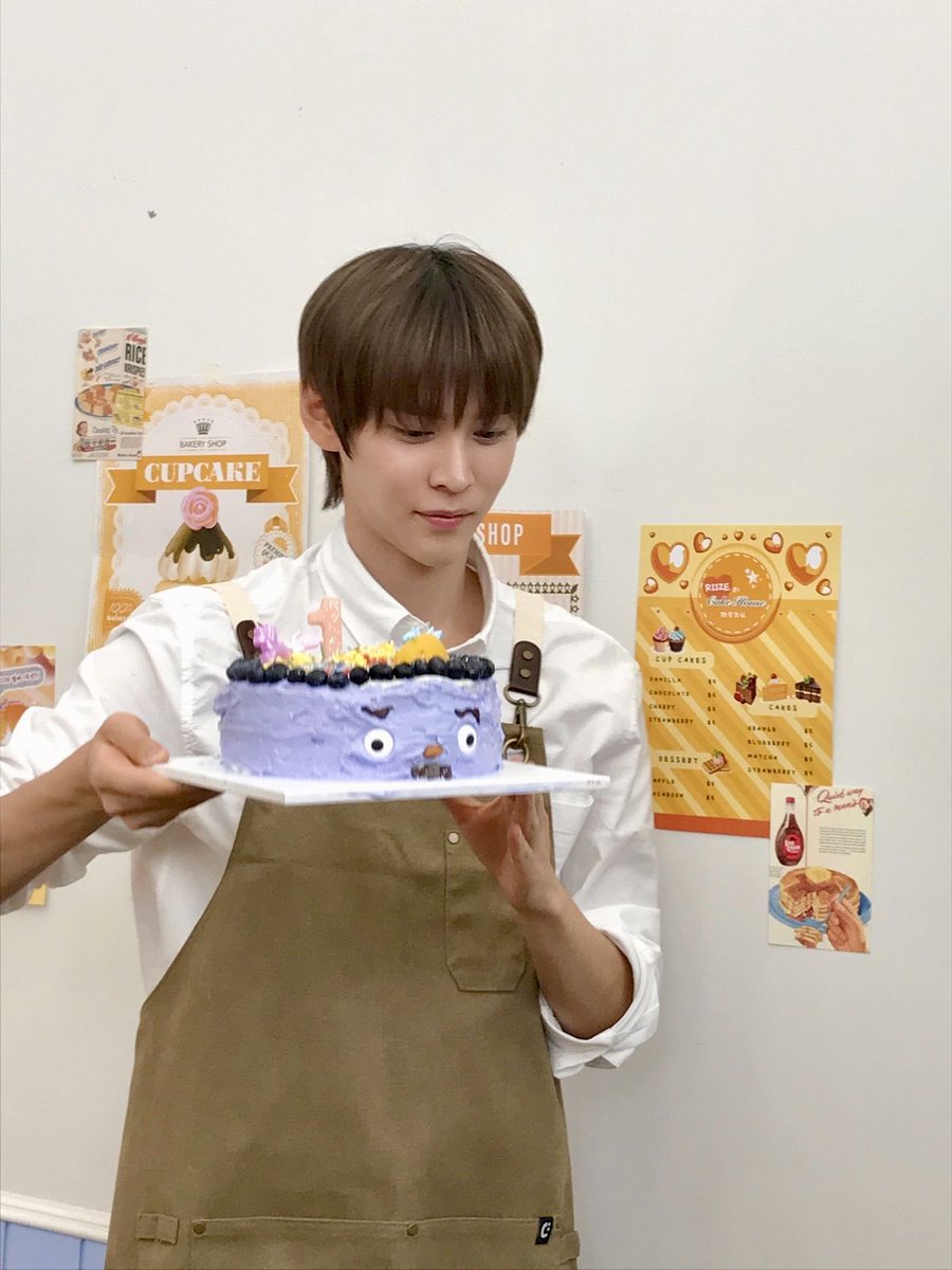 พนักงานเฟ่ไหนคับ แป๋วจาง >.<