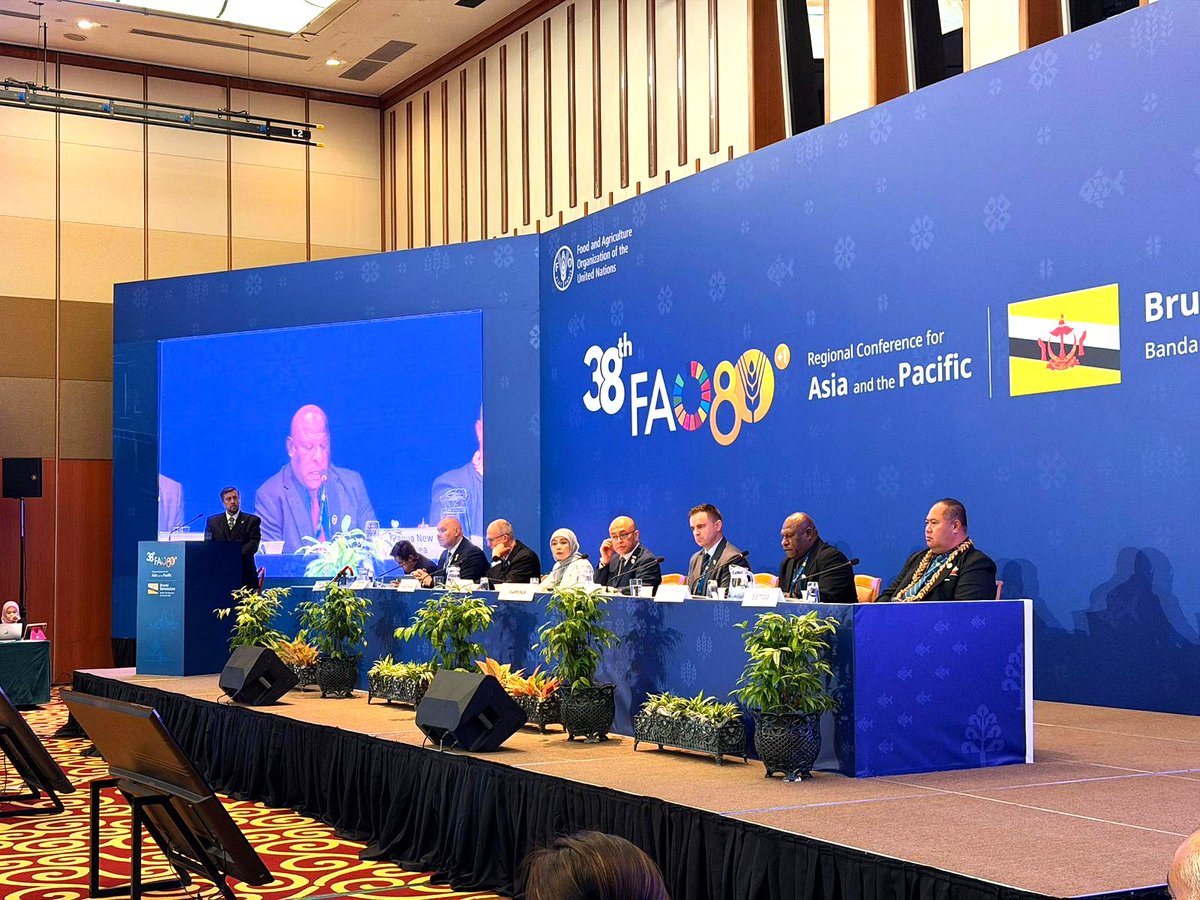 FAOinPNG's tweet image. Day 5 at #APRC38 🇵🇬🌎

Minister Sekie Agisa joins the One Health panel, linking animal health to livelihoods.

Also on the table:

🛣️ Roads &amp;amp; markets
🌊 Fisheries jobs

Learn more: shorturl.at/aDlZJ

Conference concludes today with a regional report.
#PNG #Agriculture #FAO