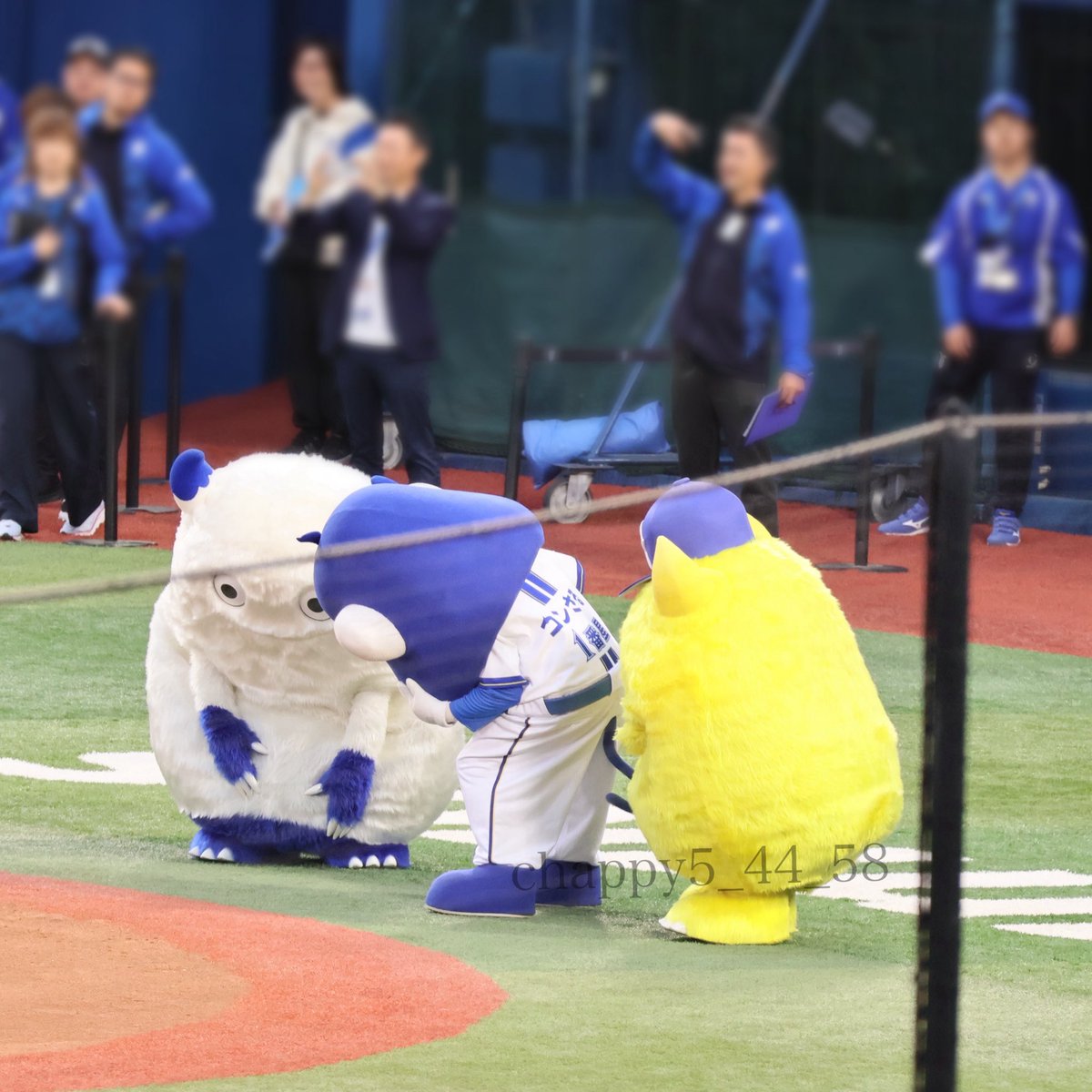 chappy5_44_58's tweet image. 260422⚪️🟡
バートさん、ボールが足に当たって、すぐに「大丈夫」とはしてましたが、その後のイング間イベント等いなかった...

#BART
#バート
#CHAPY 
#チャピー
#baystars