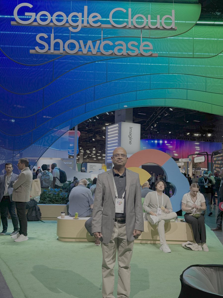 venuatmakur's tweet image. At the Google Cloud Next'26 event in Las Vegas. Amazing event with thousands of Builders, founders and exterprise companies!

#Google #googlecloud #googlecloudnext