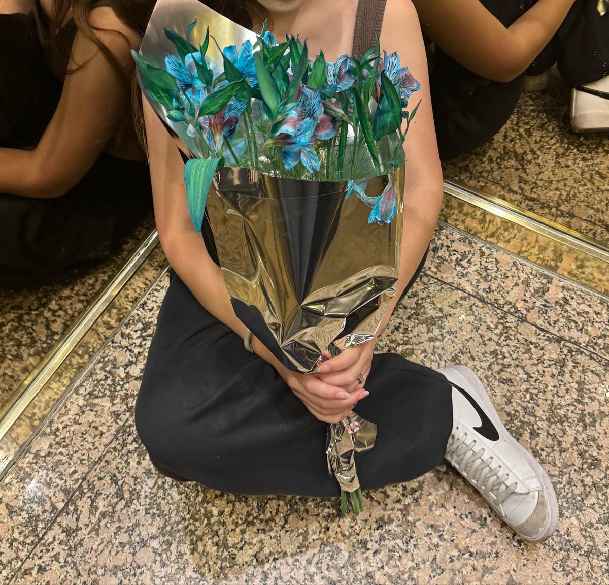 si sos hombre y no regalás flores sos mujer