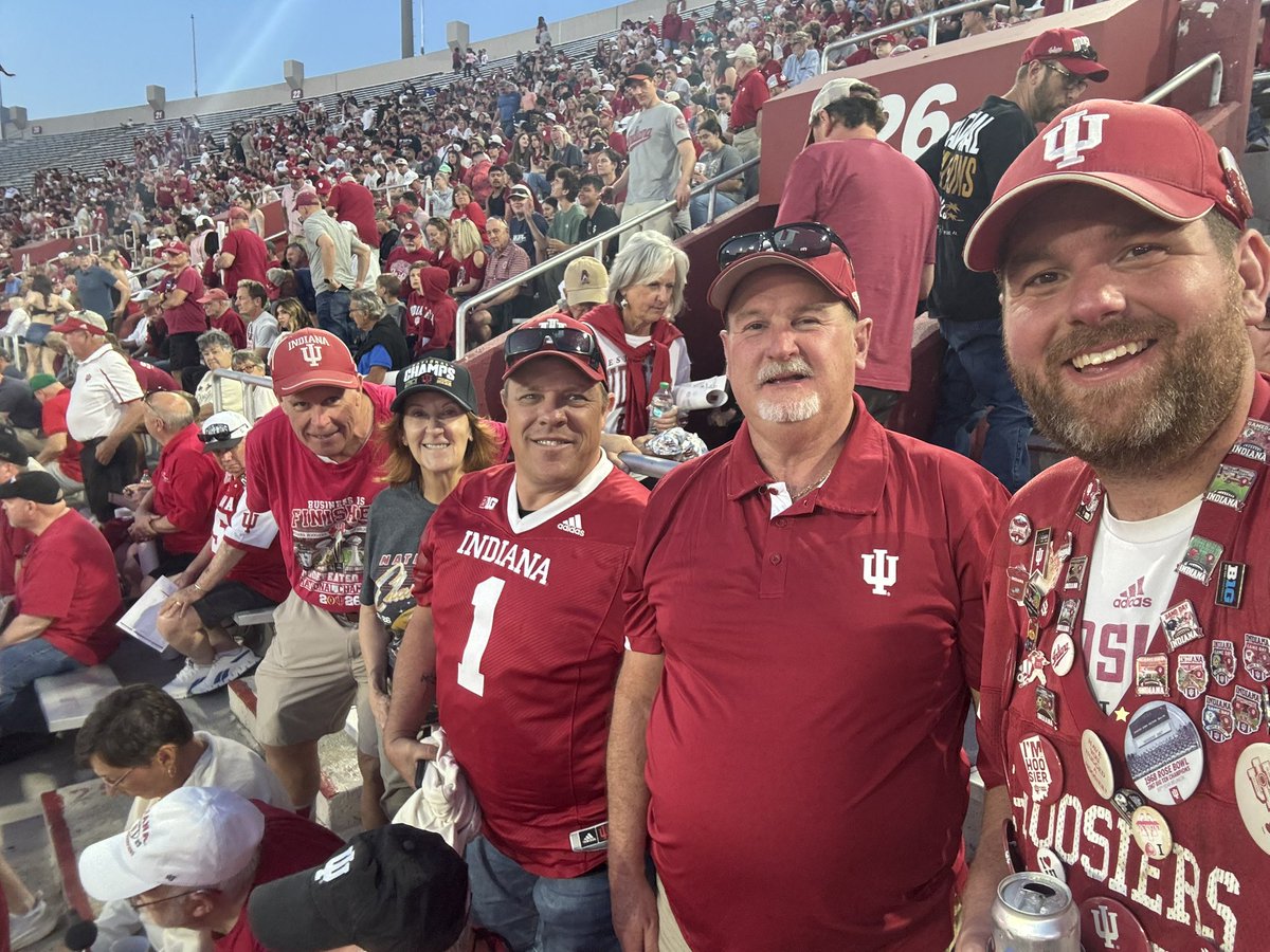 Zane_Clodfelter's tweet image. Spring game shenanigans ⚪️🔴 #Hoosiers