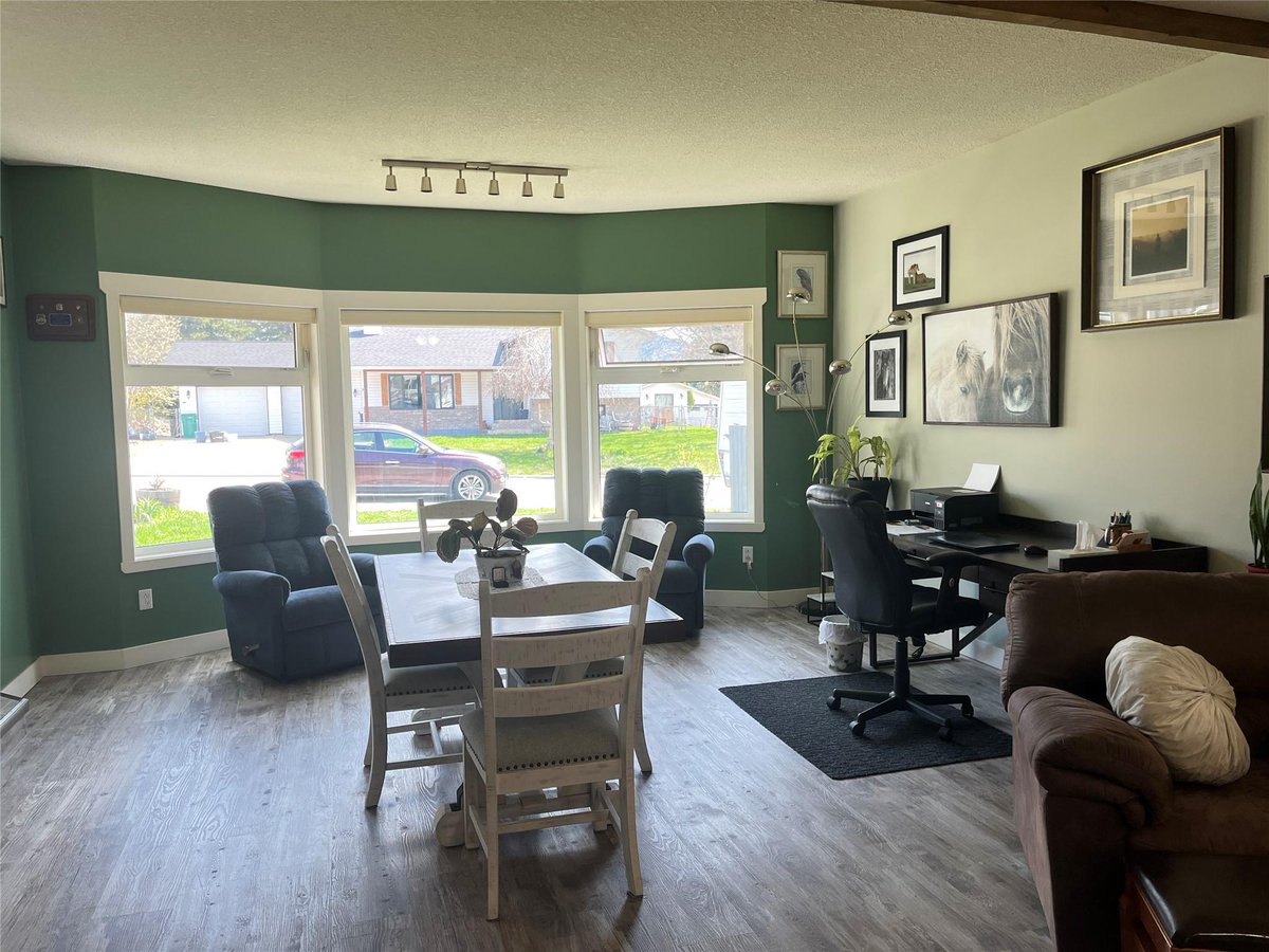 RedheadHomes's tweet photo. 2034 Saddleview Avenue #Lumby 2 Bedroom Home on Flat Lot - Freehold Option for 1st Time Buyers &amp; Empty Nesters! Call Sandra at Royal LePage Downtown Realty 250-549-0897
https://t.co/9hxg0CkqQQ

#firsttimebuyers #strataalternative
#emptynesters #lumbyhomeforsale https://t.co/tMplGG2Ybb