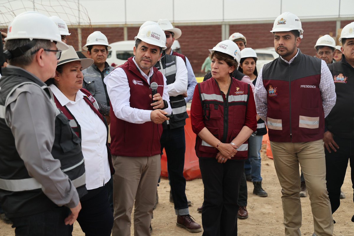Efrainmoralesl's tweet photo. Hoy en compañía de la gobernadora @delfinagomeza, supervisamos la construcción del cárcamo de bombeo Sor Juana y el dren Xochiaca que por instrucciones de nuestra Presidenta @Claudiashein construimos de manera conjunta para fortalecer la infraestructura del drenaje en el Estado de México.