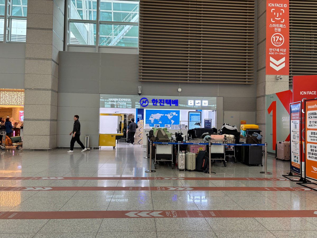 konest's tweet photo. ／
🧳 韓国旅行、スーツケースは持ち歩くしかないの？
＼
👉 いいえ、空港で重たいスーツケースを預けると、ホテルまで届けてくれる便利なサービスがあります！

✔ 利用の流れ
1️⃣ 空港で荷物を預ける
2️⃣ すぐに観光スタート
3️⃣ 夜にホテルで荷物受け取り

✔ 主なメリット
🚇 移動中荷物を持ち歩くストレスなし
🏨 チェックイン前でも自由に観光可能

💡 特に午前に韓国へ到着し、ホテルのチェックイン前に観光したい人におすすめ！

／
🚚荷物の紛失が心配です。問題ないですか？
＼
👉 はい、問題ありません！

✔ 安心ポイント
・大手物流会社が運営
・配送状況をリアルタイムで確認可能

✔ 預ける前のアドバイス
・預ける前に荷物の写真を撮影
・貴重品は手元に保管

✔ 万が一の場合
・紛失・破損時の補償制度あり

💡 配送状況をいつでも確認できるので安心！
👉 安心して旅行したいなら
公式配送サービスの利用がおすすめ✨

🔗 [スーツケース配送サービスはこちら]
・HANJIN(仁川空港ターミナル２⇔ホテル)
https://t.co/TE02kkBWfd

・ZIM CARRY(仁川空港ターミナル１⇔ホテル)
https://t.co/LWIWWTHm1R

・ZIM CARRY(金海空港・釜山駅・釜山港⇔ホテル)
https://t.co/GcR47ADVME

・ZIM CARRY(ソウル金浦空港⇔ホテル)
https://t.co/0g3cGiNWhJ

・EASY DROP(ソウル明洞・弘大・江南→日本の空港)
https://t.co/Sy94WHrC6t