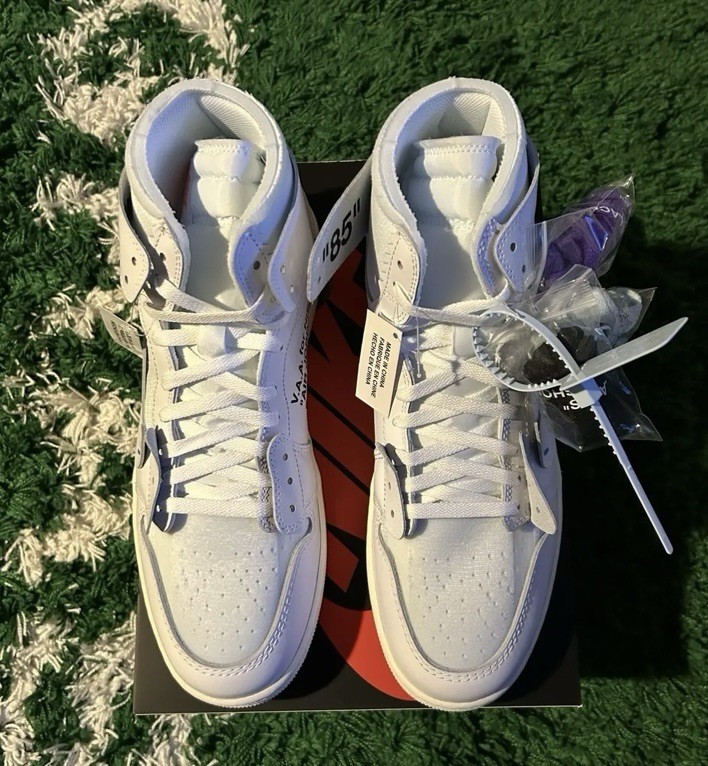 Sneaker Peep 👟 tweet media