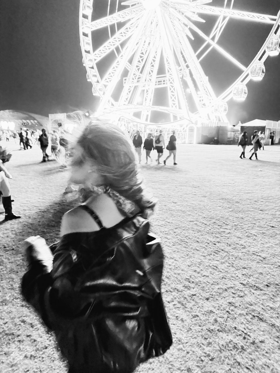 alyza_xXx's tweet photo. Coachella Day 2 https://t.co/ylBp2U4vYA
