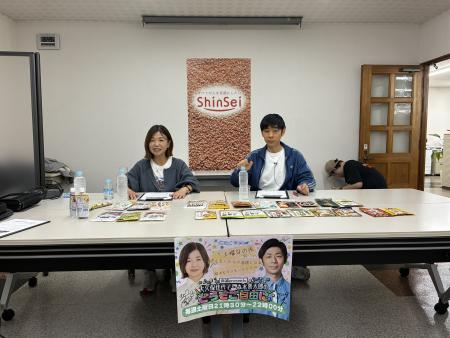gojiyuni_om1053's tweet photo. 本日も21:30から放送予定です

今日はとある場所からの放送となります。
ここはどこなのでしょうか？

みなさんのお悩みお待ちしてます。
https://t.co/AvF8f70pJG

#どフリー　#真誠 #CBCラジオ　#大久保佳代子 #トンツカタン森本 https://t.co/SMgo13M42m