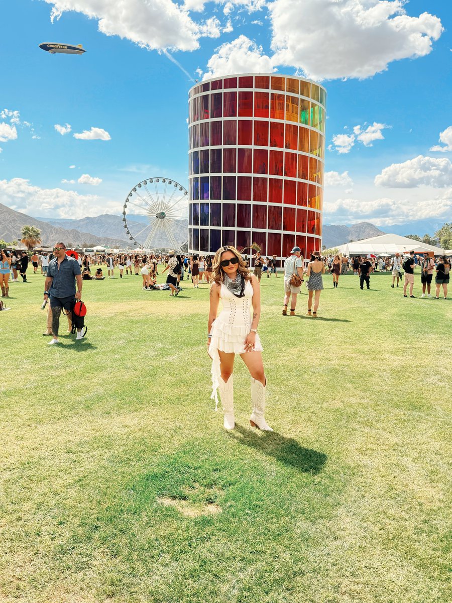 alyza_xXx's tweet photo. Coachella Day 1 https://t.co/nFOOFMSA1J
