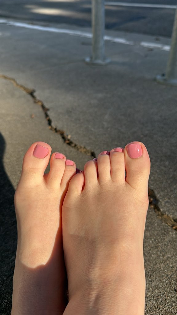 MissAzaleaX's tweet photo. Pretty things require maintenance! 
Good thing some of you exist to help with that.. 🌸💅 https://t.co/ScRqXUV7Gg
