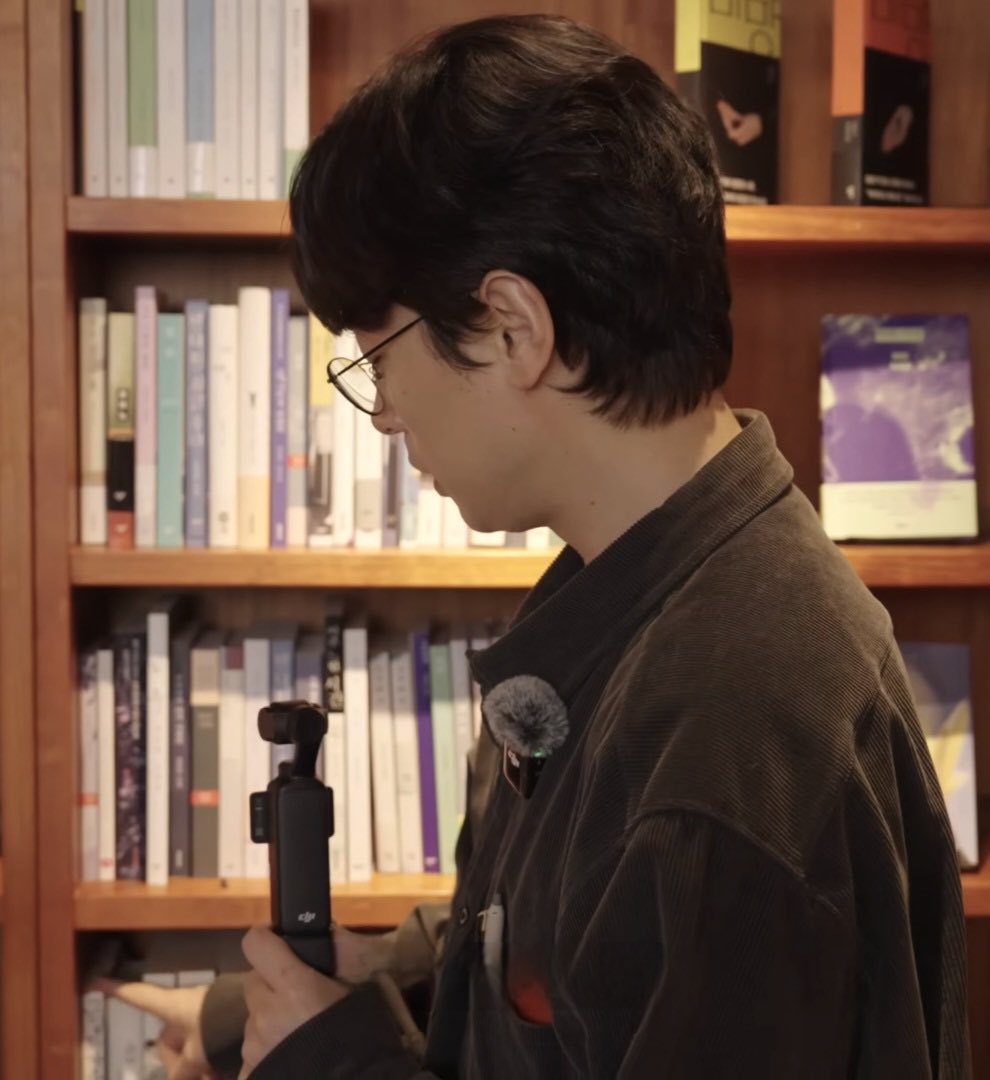 아 곱슬머리 그남자 뒷머리가 커여워