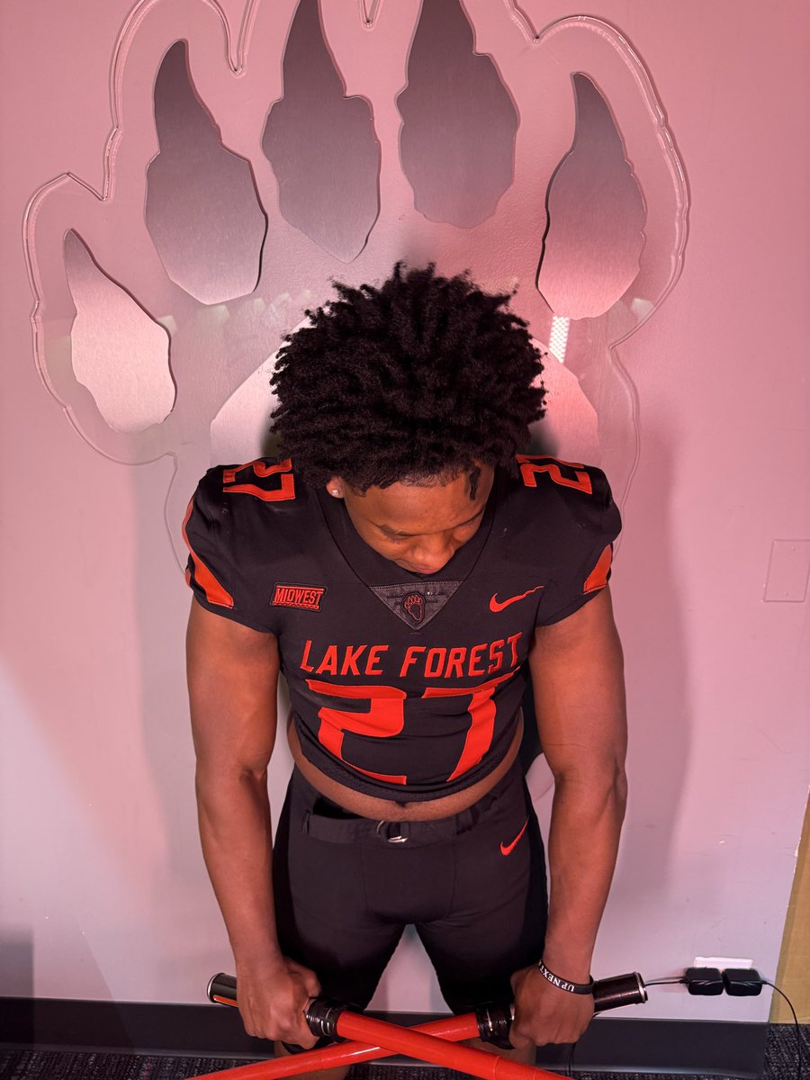TheKhiman608's tweet photo. I’m excited to announce that I will be continuing my athletic and academic career at Lake Forest College!! 🔴⚪️ Ready to get to work and make an impact! 🔥💪🏾

#LakeForestCollege #Committed #RunningBack #StudentAthlete #UpNextAthlete #MakhiJackson https://t.co/SmoxlPKVCy