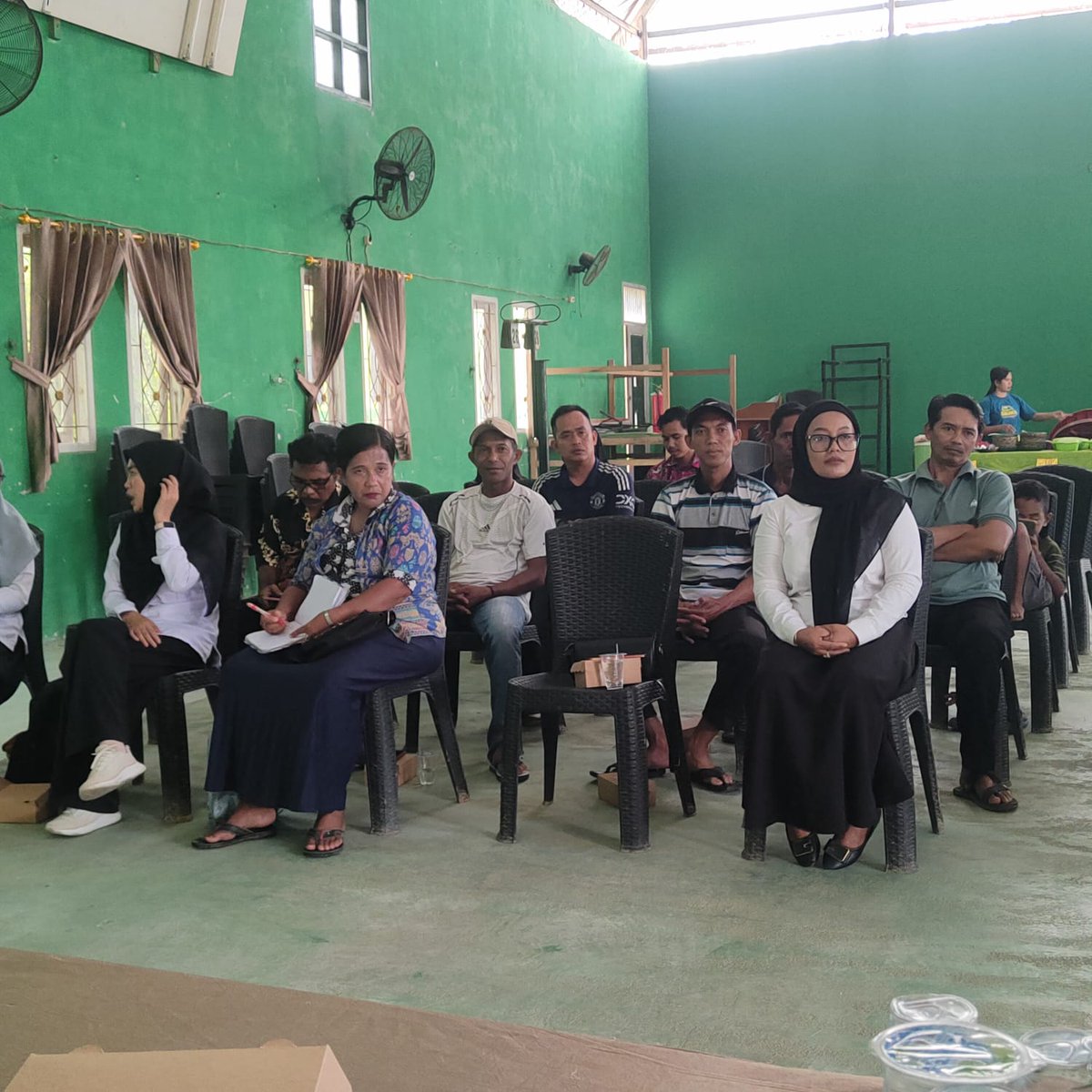 polsek_longikis's tweet photo. Paser – Dalam rangka mempererat hubungan dengan masyarakat sekaligus menjaga situasi keamanan dan ketertiban, Polsek Long Ikis menggelar kegiatan “Jumat Curhat” bersama warga Desa Bukit Seloka, Kecamatan Long Ikis, Kabupaten Paser, pada Jumat (24/4/2026) pukul 10.00 Wita. https://t.co/e655UqMwpq