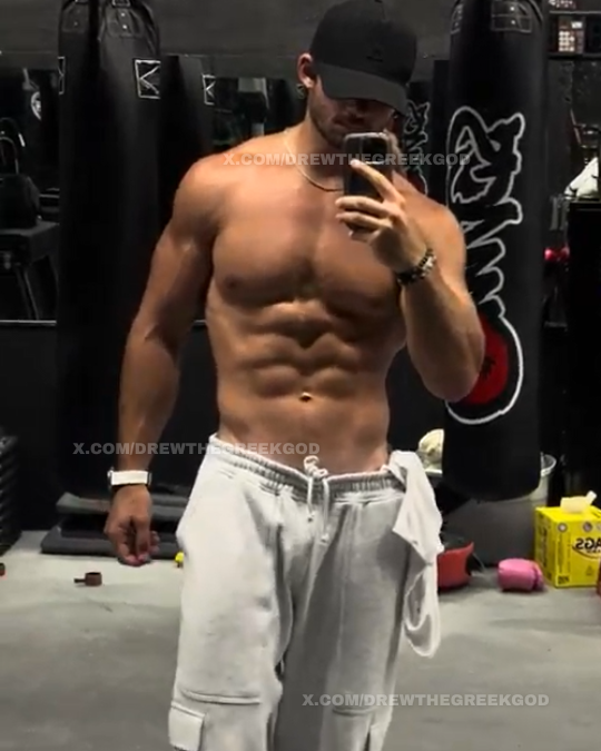 DrewTheGreekGod's tweet image. Thursday night mirror check. Let's go. #AbFlex #Gym #Fitness