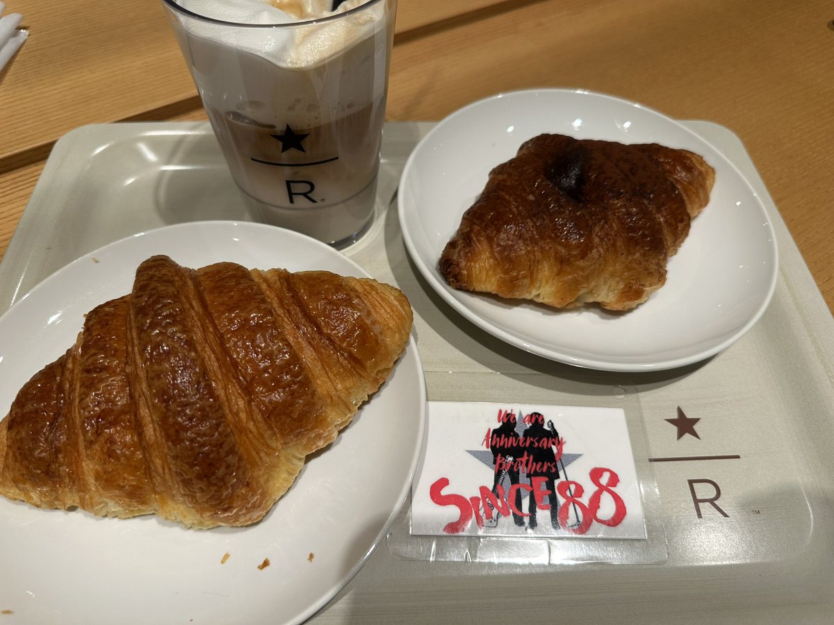 Bz250rider's tweet photo. 新しく梅田に出来た
スターバックス
リザーブカフェに
夜勤終わりに来てみた✨

贅沢な時間☕️
💸💸〜💸

#スタバ部 
#88Bro https://t.co/dgrC2XOAE8