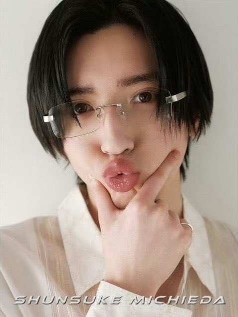 michi.overload tweet media