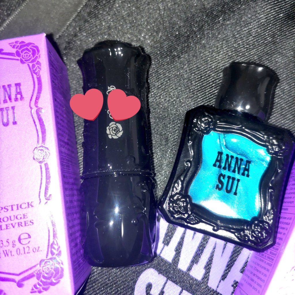 誕生日プレゼント貰った〜😆💕
ネイルのカラーめちゃ好み💕
リップは名前の印字がしてあって
特別感すごいよ🥰💕💕

ゆうちゃんありがとー💕💕💕