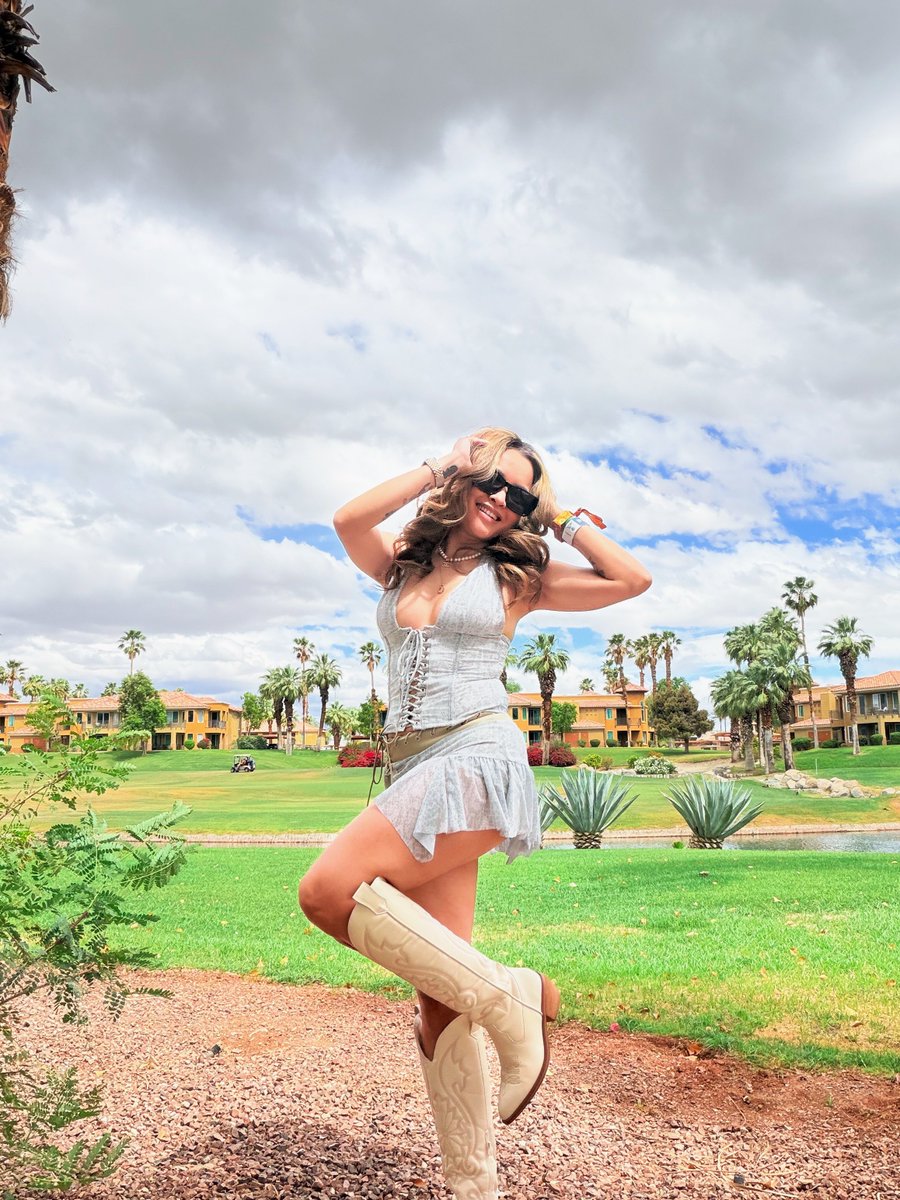 alyza_xXx's tweet photo. Coachella Day 3 https://t.co/j2h1rIQNkx