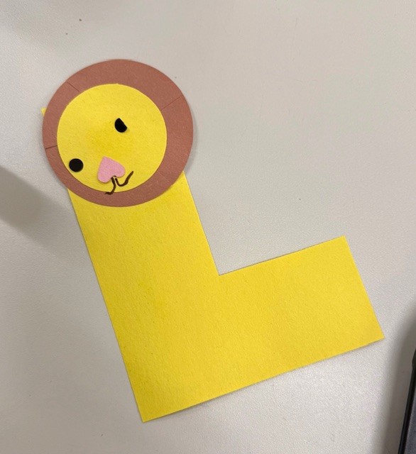 LoriTecler's tweet image. Our school community based special education classes used buttons to join in when I read WATCH OUT FOR THE LION! by @BrookesBooksAK w/art by Anna Süßbauer, then made letter L lions. I had students visiting the media center record the animal names for me. #kidlit #SchoolLibrary