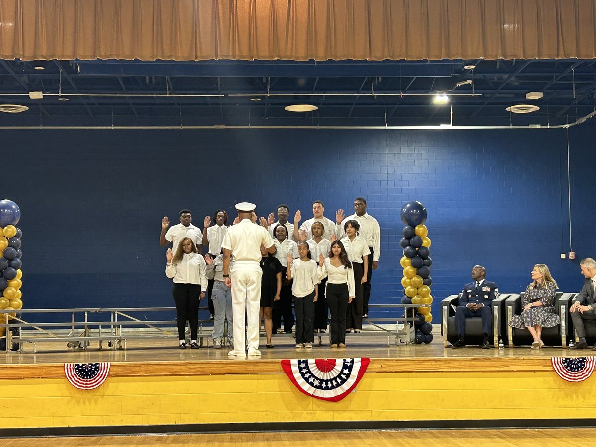 DCSD_HSArea's tweet image. Tonight, we honored an incredible group of seniors at our 2nd Annual Military Swearing-In Ceremony. 🇺🇸 These students have chosen to serve our country after graduation, showing true courage and commitment. We are proud of their path! #ClassOf2026