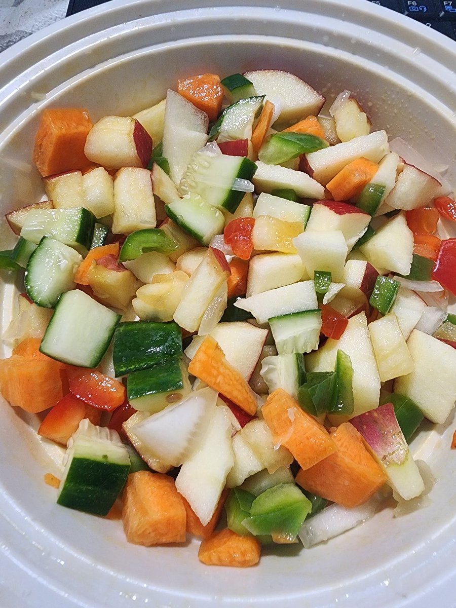 frankincense316's tweet image. Let's have another #salad..I'm trying to be healthy 😊