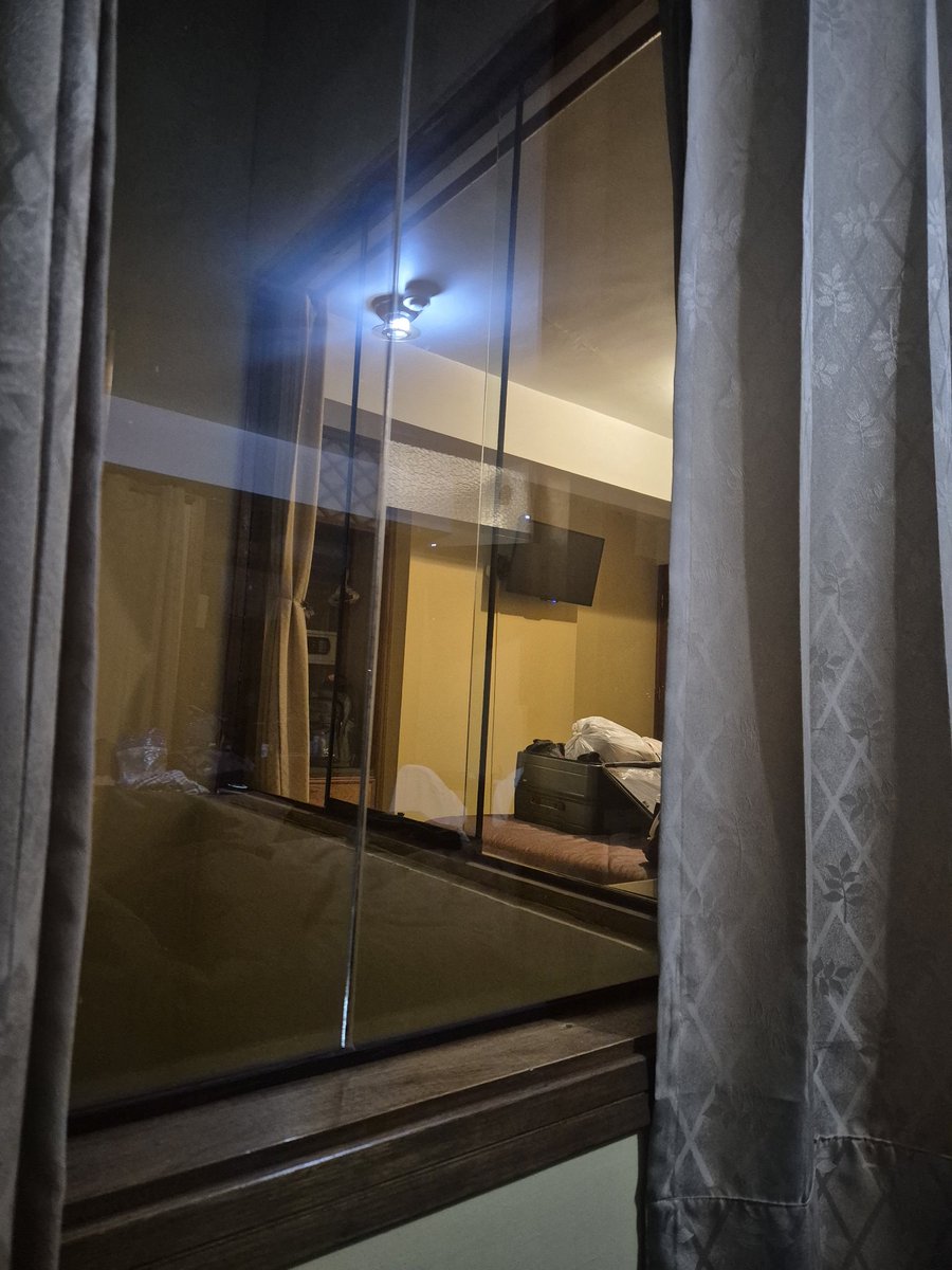 simmo_melb89's tweet photo. Bizarre angles in this Cusco 🇵🇪 hotel.

In some rooms you can see into the rooms of other guests. https://t.co/p37Duj6O2B