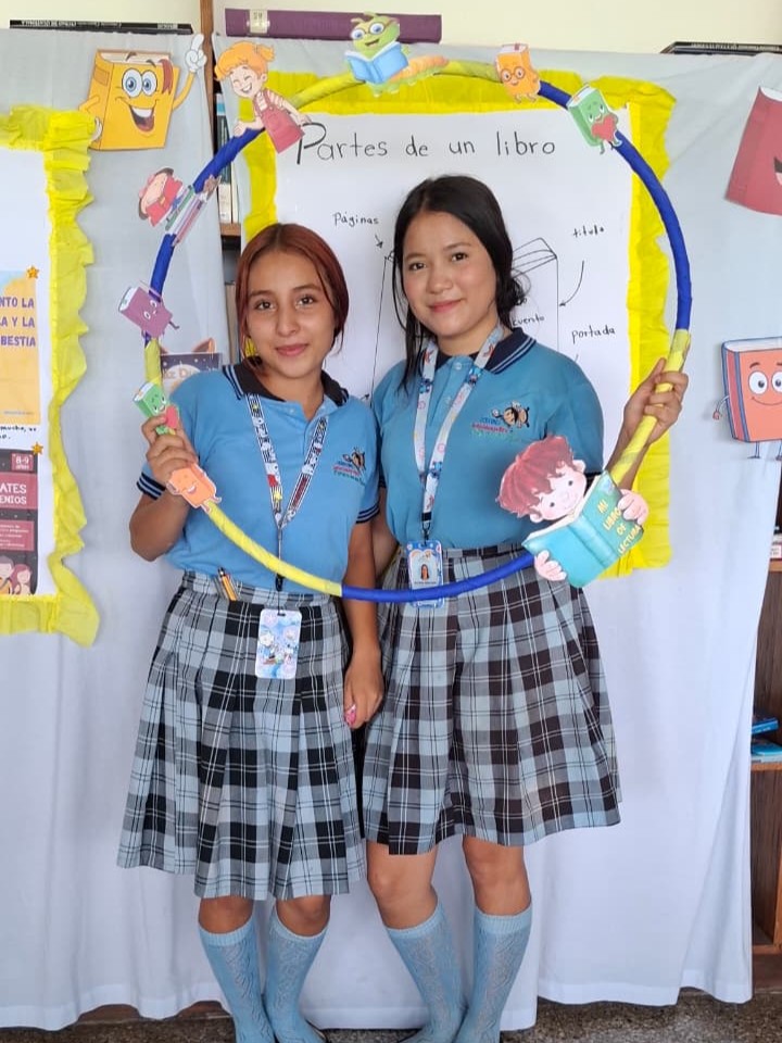 Banguat's tweet photo. 📖 Conociendo más sobre las partes que componen cada un libro, estudiantes en #Champerico, #Retalhuleu, se sumaron a la celebración del #DíaMundialDelLibro en la #BibliotecaBanguat. #BanguatEduca https://t.co/ddqOOdtxRo