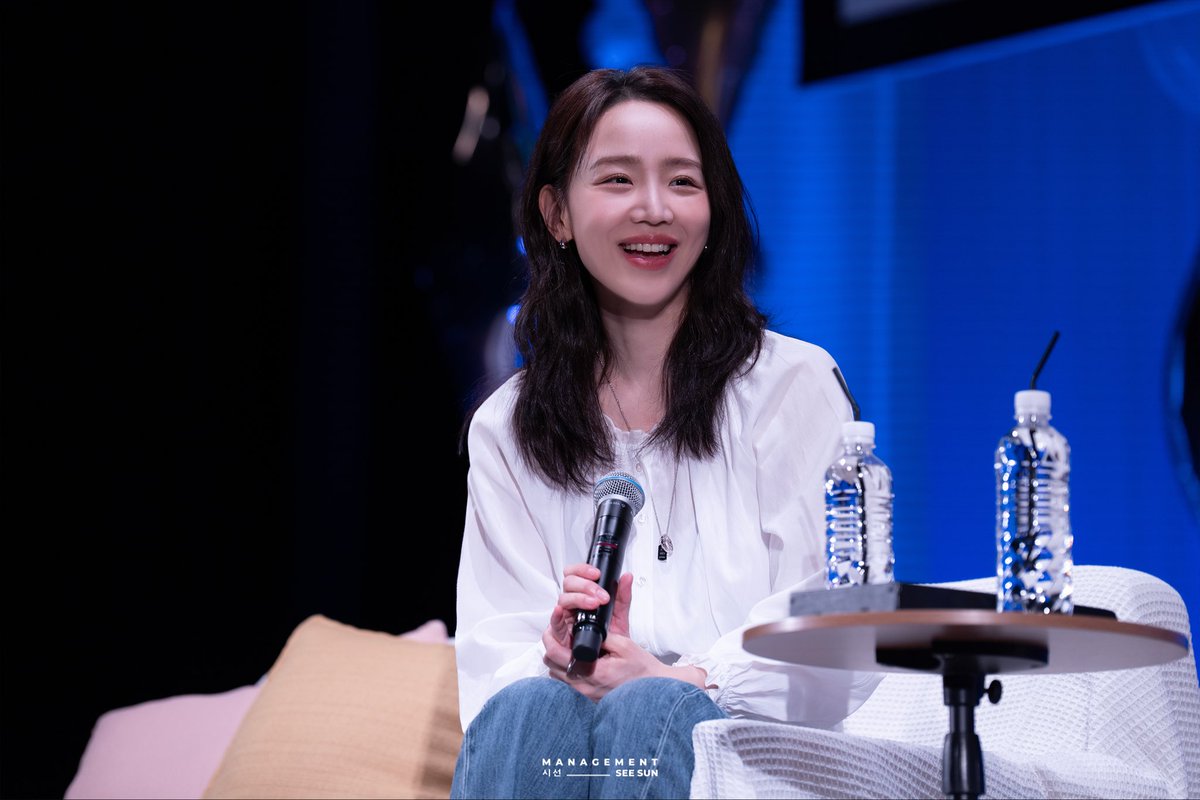 매니지먼트 시선 tweet media