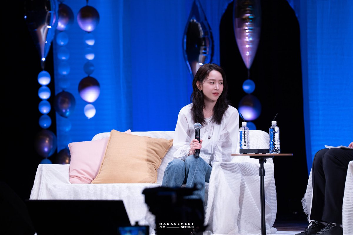 매니지먼트 시선 tweet media