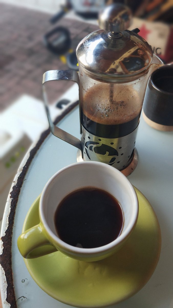 pmasayuu's tweet photo. Black coffee , sebelum ngambil kerjaan 😊 https://t.co/ZBAfV8nycK