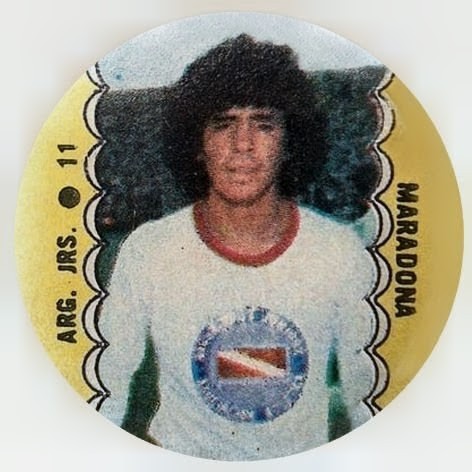Diego Armando Maradona en 1977 retratado en las figuritas de la época.