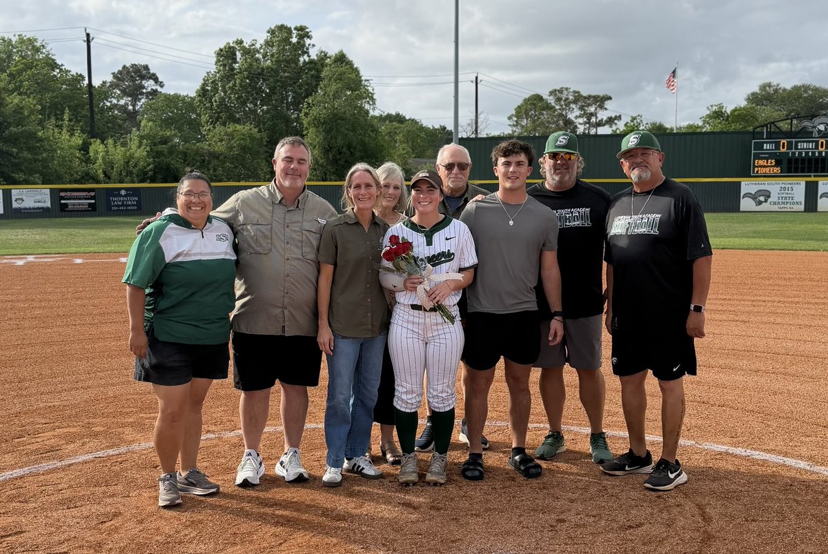 LSASoftball's tweet photo. Senior night for Addi Smith 💚🥎
What an unforgettable moment, celebrating not only your dedication and leadership, but also your 40th career home run!

Congratulations, @AddisonSmith39 https://t.co/cyADV54aL9