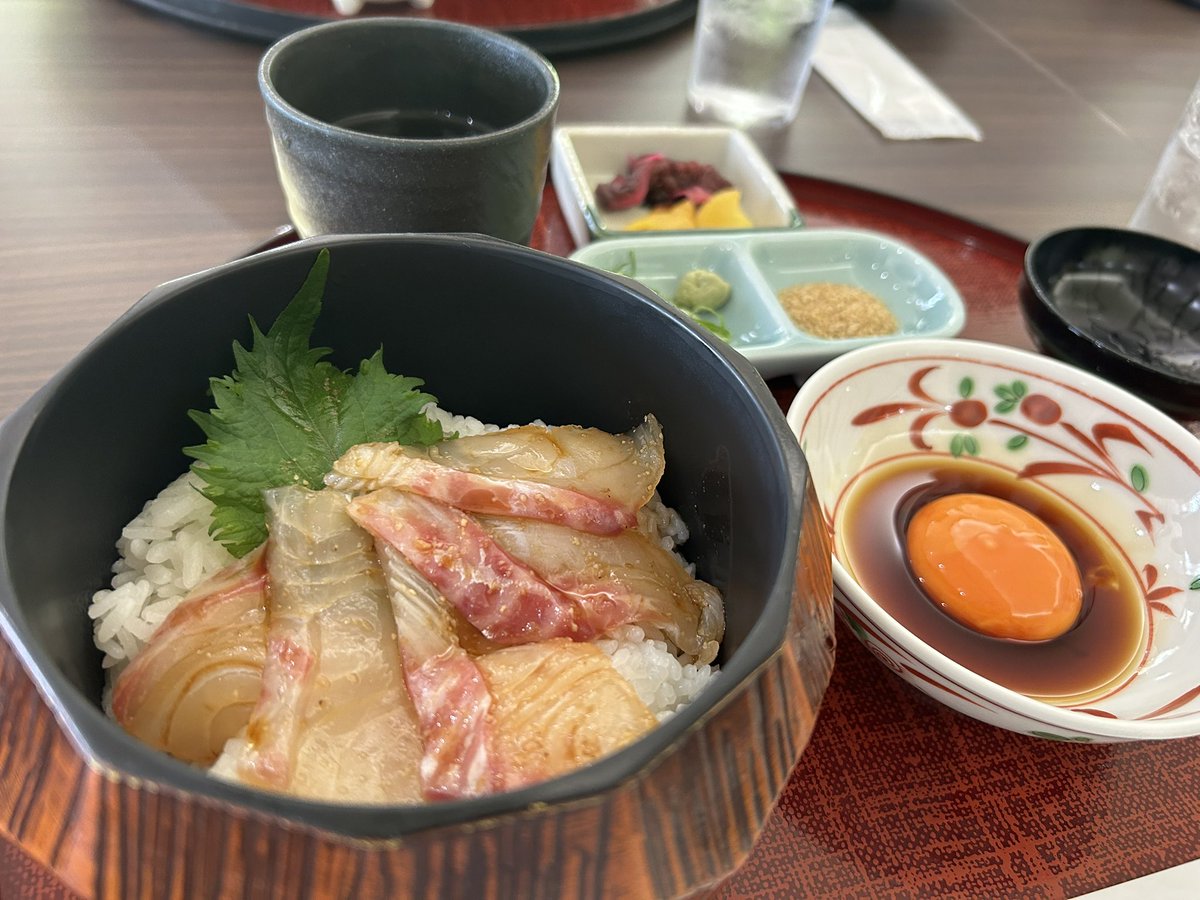 実は和気鵜飼谷温泉さんでPさんたちとランチしてきました！藤はキレイだし、ご飯は美味しいし（桜鯛丼ホンマおいしかった）、温泉あるし、乙倉悠貴ちゃんはいるし、和気町いいとこ…。
#オファマス現地レポート
藤まつり、明日からさらにいい感じだと思うので是非行ってほしい🏃‍♀️