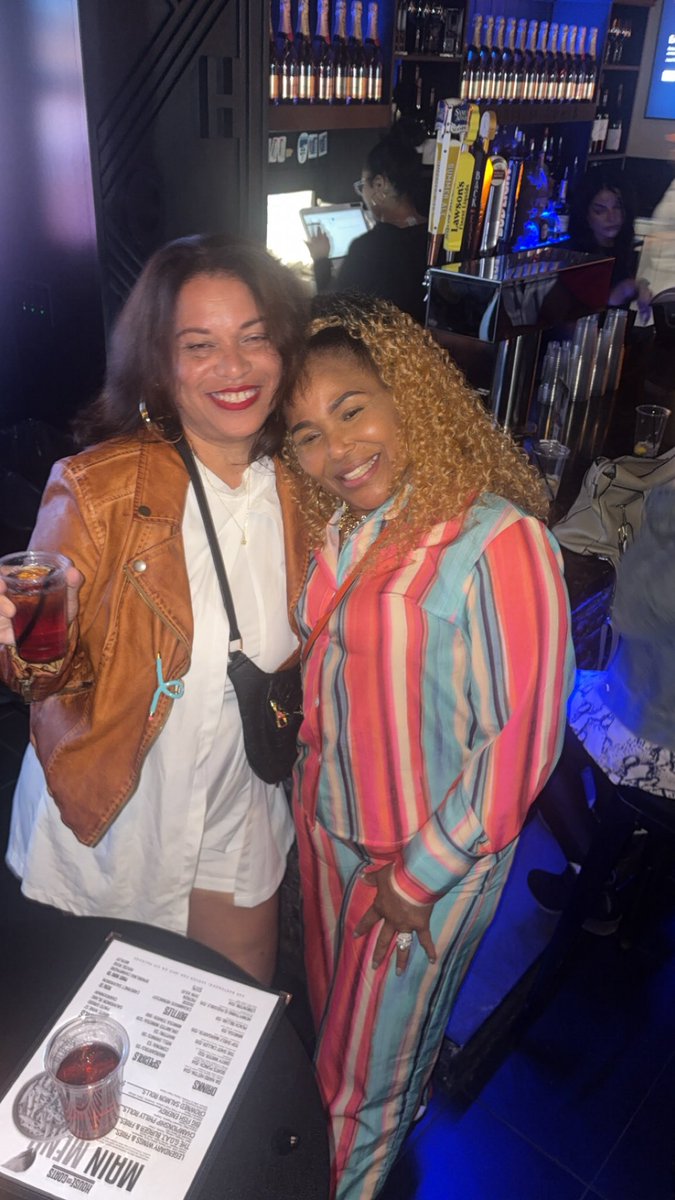 jennyboomboomtv's tweet image. 🚨T O N I G H T🚨

HAPPY HOUR IS @houseofgoatsct NEW BRITAIN📍

🚨$1 Wings 
🚨$5 Margaritas
🚨$5 Espresso Martinis 
🚨$10 Remy Boom Boom’s 🍒

Music By @deejayjunior1 🔊

#thursday 
#cocktails 
#chickenwings