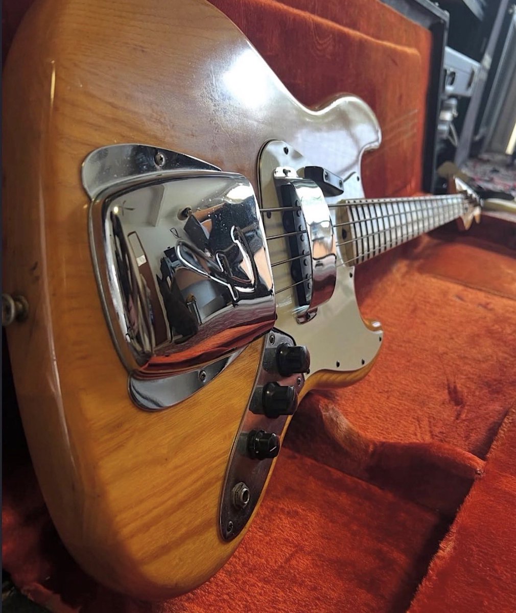 BassMagOnline's tweet image. An all-original 1973 Jazz Bass with a Natural finish. @andys_vintage_guitars