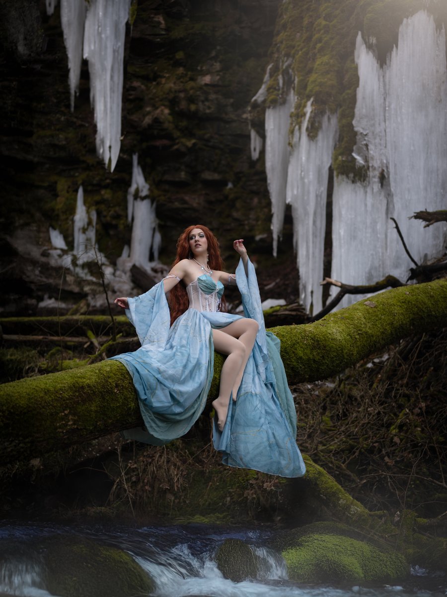 MiccostumesFrr's tweet image. L'océan a coulé ses couleurs dans ma robe. 🫧

🔍263703
cosplay par @toxic_nyan_girl 

#miccostumes #medieval #mermaidcore #fantasy #gradientdress #mermaid #ethereal #oceanvibes #blue #princess #cosplaycostume #cosplayer #medievalcosplay #fantasycostume #aesthetic #cosplaystyle