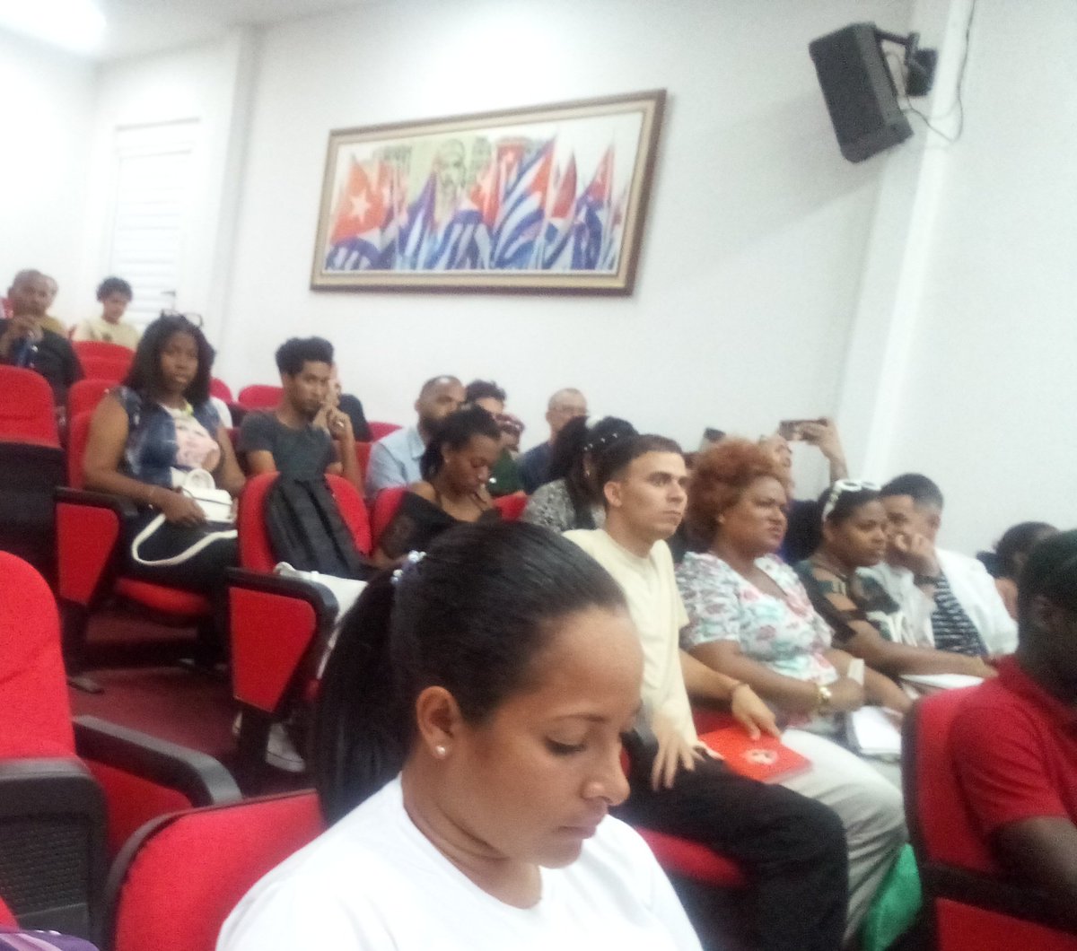 La juventud es revolucionaria por naturaleza, x eso cuando enfrentamos impactos y desafíos que provoca el Bloqueo de EEUU contra #Cuba, la #RedJuvenilComunitaria será un movimiento generador d proyectos a favor d tod@s. Y una vez+ cuentan con el apoyo d la comunidad. #GirónEsHoy