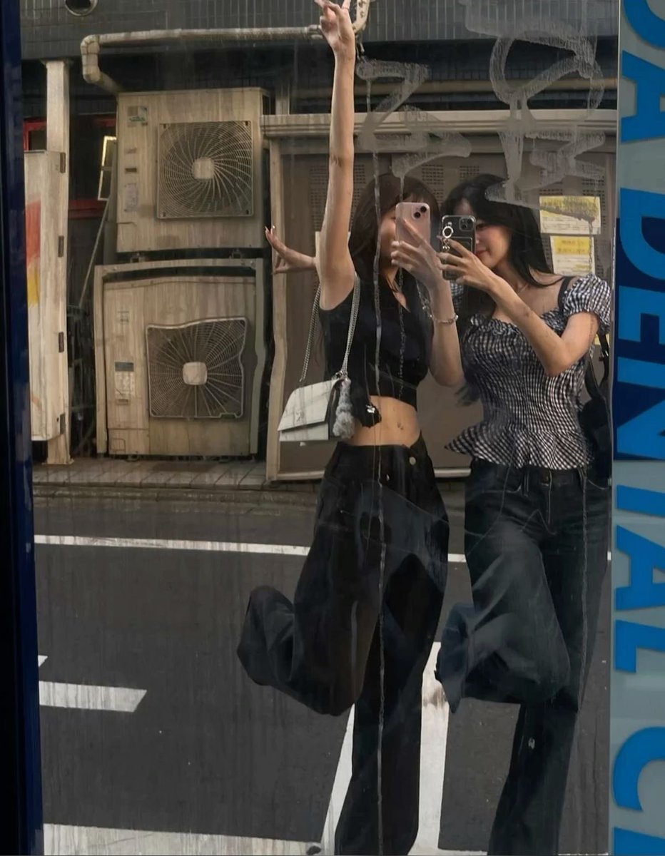 soojin 𝜗𝜚⋆ tweet media