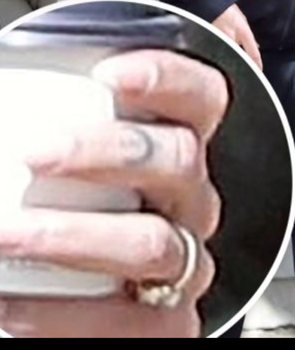averytaylor____'s tweet photo. Harold Edward styles don’t you ever play on my phone like this again. https://t.co/xH0XasEz2C
