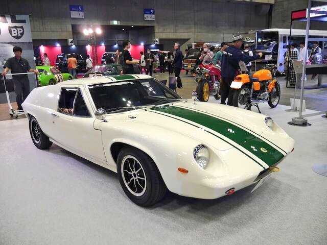 tomgold127's tweet image. 幕張メッセで開催された『オートモビルカウンシル』と言うイベントを観に行って来ました。ロータスヨーロッパが展示されていて、サーキットの狼を連想してしまうけど、車高が低くて唯一無二のデザインがめっちゃカッコ良かったです。オートモビルカウンシル　#LOTUS