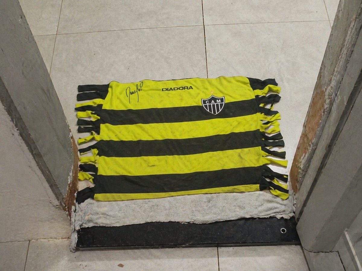 <a href="/alohaTeus/">R.I.P Atlético Mineiro</a> Essa porra é um pano de chão aqui de casa, como assim?