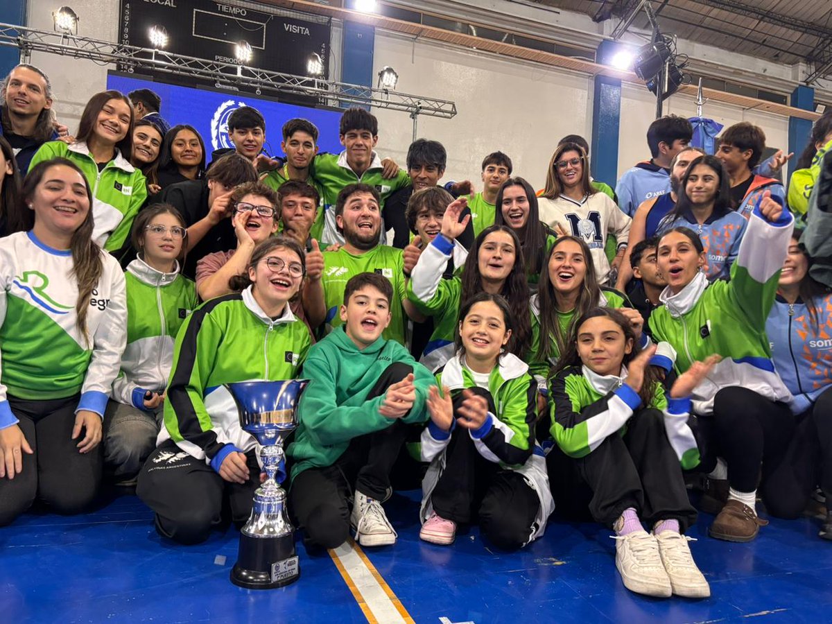 ¡RÍO NEGRO CAMPEÓN DE LA PATAGONIA! 🏆

Nuestros chicos y chicas lo volvieron a hacer. Por cuarta vez consecutiva, Río Negro se quedó con los Juegos de la Integración Patagónica.

Fueron 45 medallas en total: 22 de oro, 10 de plata y 13 de bronce. Un logro enorme que habla del