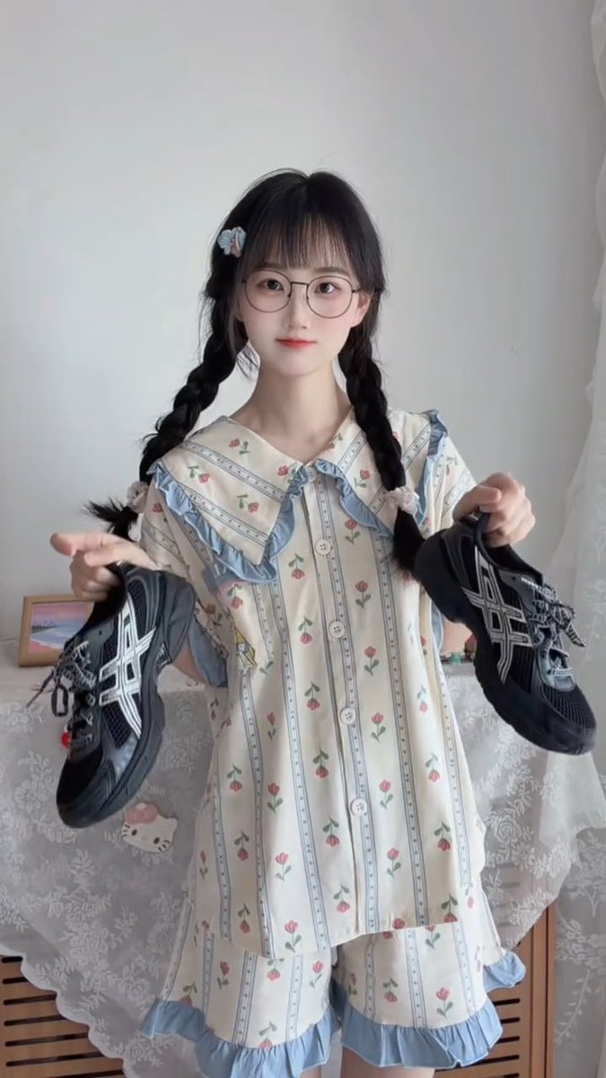 disastervidz's tweet photo. 生活已经够卷了 https://t.co/CrzSWo1wA6