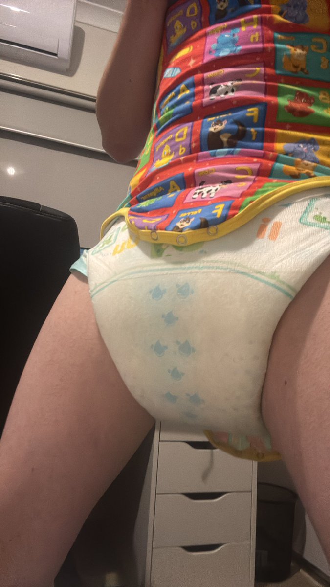 LabuBean's tweet photo. The heft on this pamp was insane 😳

Happy BDF!! 😜

#diaper #abdl #abdlboy #diaperboy #adultdiaper #wetdiaper #bdf https://t.co/O1TIro3bN9