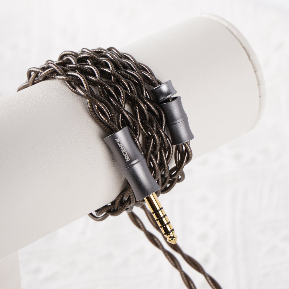 NiceHCK_Audio's tweet image. 【DuskSky、タイムセール開催中】🎊🎊🎊
通常価格6020円➡️セール価格3971円（34%OFF）
amazon.co.jp/dp/B0DFPRFC8Q

🌟6N純銀が入った導体
🌟低音域はある程度の残響があり、ダイナミックの表現を向上
🌟解像度が高く、奥に沈み込んで反発が早く気持ちよく聞けます

#NICEHCK #Amazon  #拡散希望