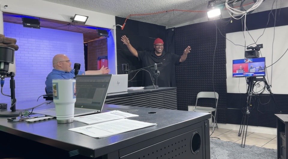 AutumnFrey's tweet image. We LOVE a happy/relieved AZ Sports broadcasting legend Bruce Cooper after the @AZCardinals pick Love in the @NFLDraft 

@TMESportsShow @TMEMediaAz 
#TheMainEvent #TME