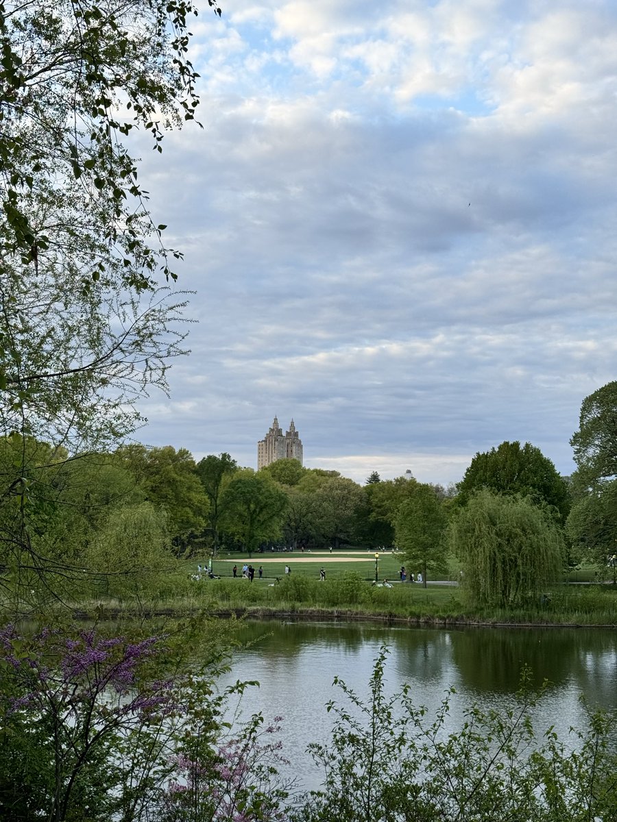 Great walk w friends in the City through Central Park. The more I’m here, the more I enjoy these parts, UWS, Irving Pl, and more here.