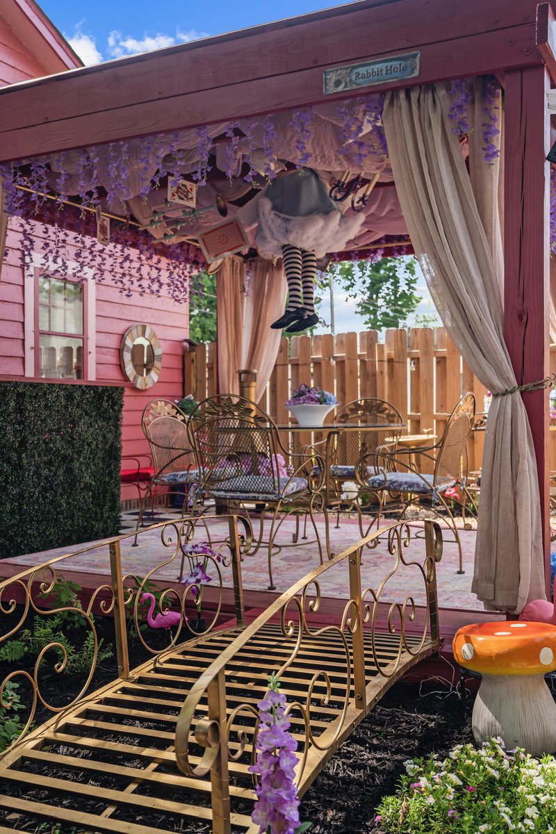 Zillow Gone Wild 🏡 tweet media