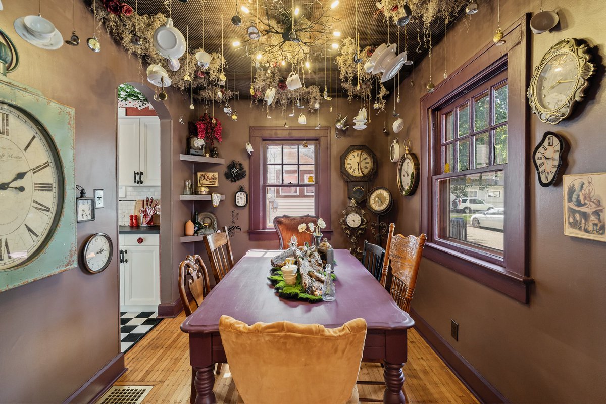 Zillow Gone Wild 🏡 tweet media