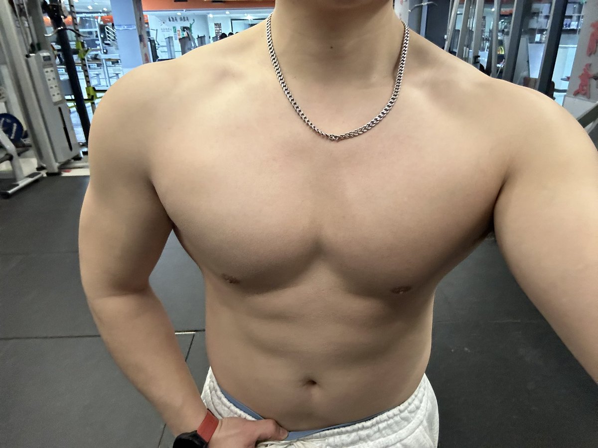 zja00724's tweet photo. 有人喜欢我的身材吗，纸包鸡 https://t.co/6TLoaGZVeO